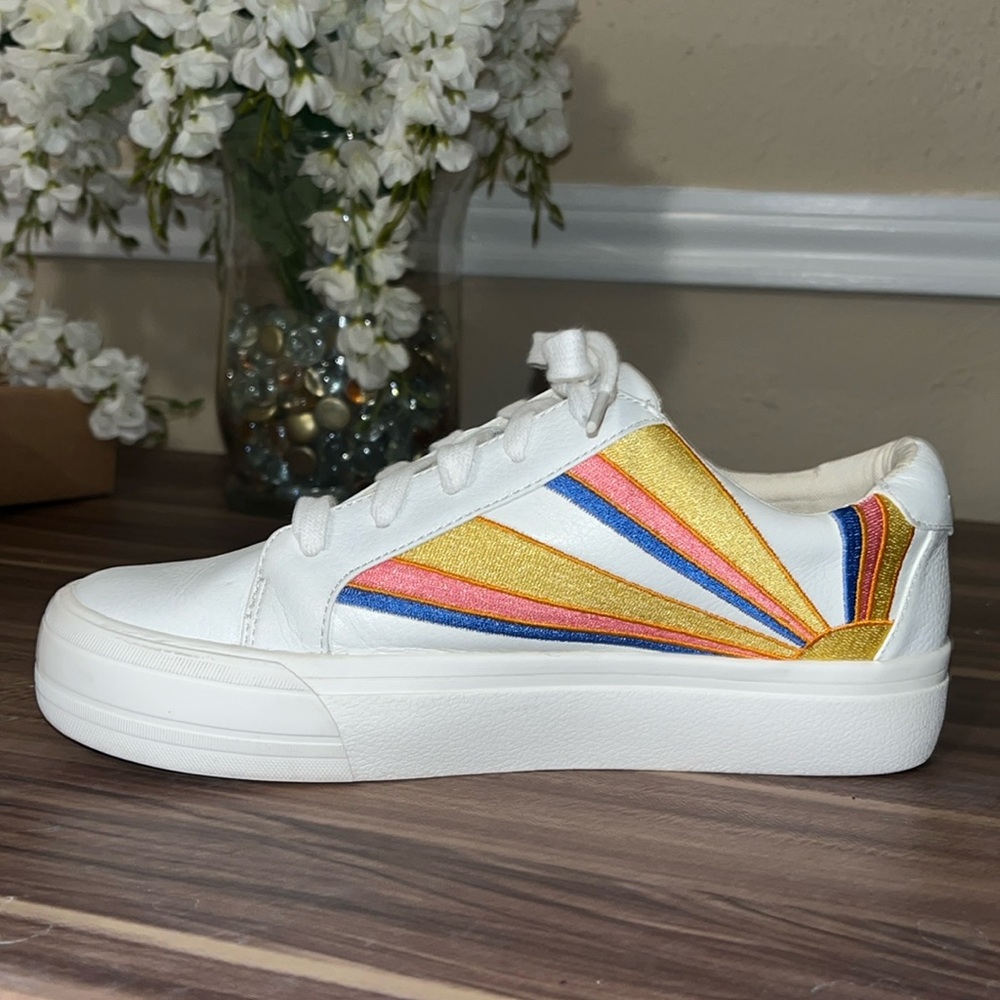 Gianni Bini daydreaming, rainbow sneakers - Picture 6 of 12